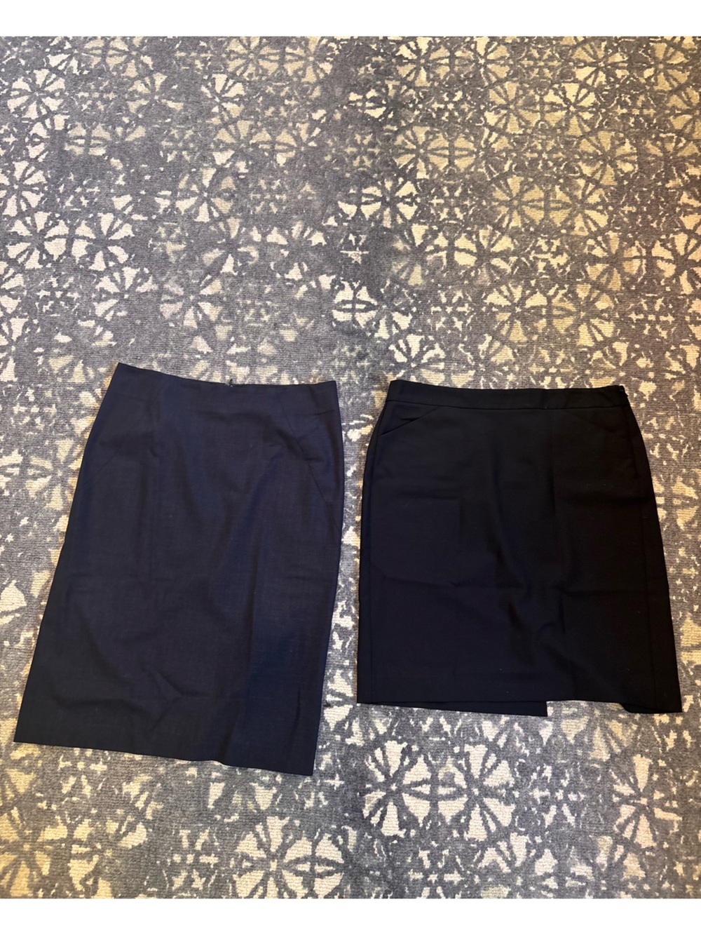 Set of 2 Theory skirts size 8 one in black and one in navy